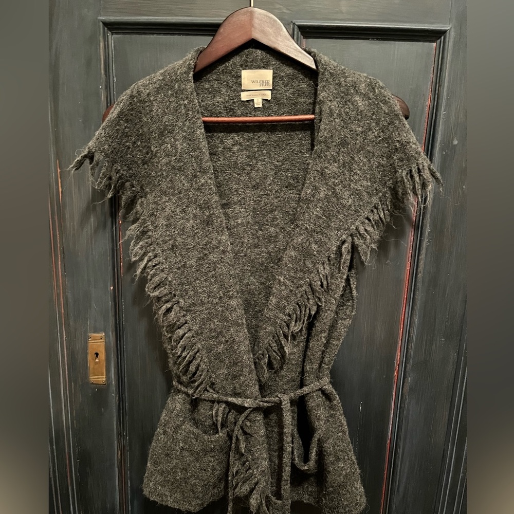 Aritzia Wilfred Free grey sweater vest